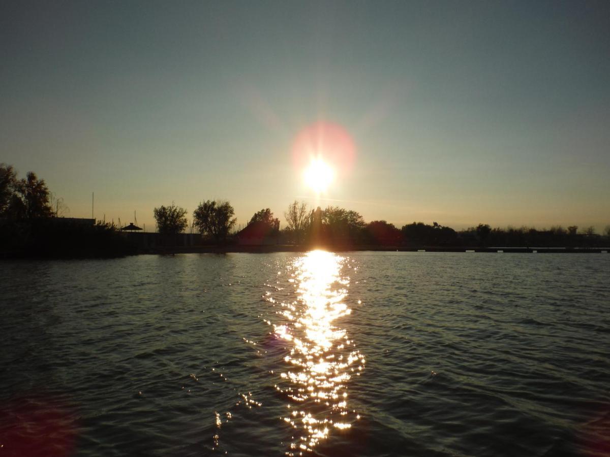 Pfahlbau Sunset I Toplage Elektroboot Inklusive Руст Екстер'єр фото