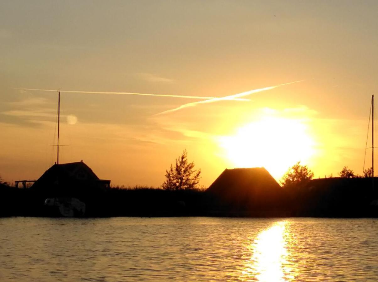 Pfahlbau Sunset I Toplage Elektroboot Inklusive Руст Екстер'єр фото